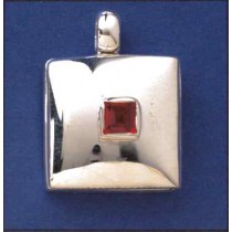 SPC 5mm SQ.GARNET SET 21mm SQ. LOCKET