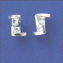 SPC SQ.CZ SET FANCY S SHAPED STUDS