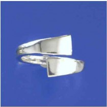 SPC OVERLAPPING SPLAYED END BAND RING  =