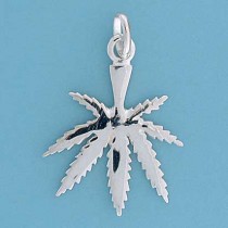 SPC 25mm MARYJUANA LEAF PENDANT        =